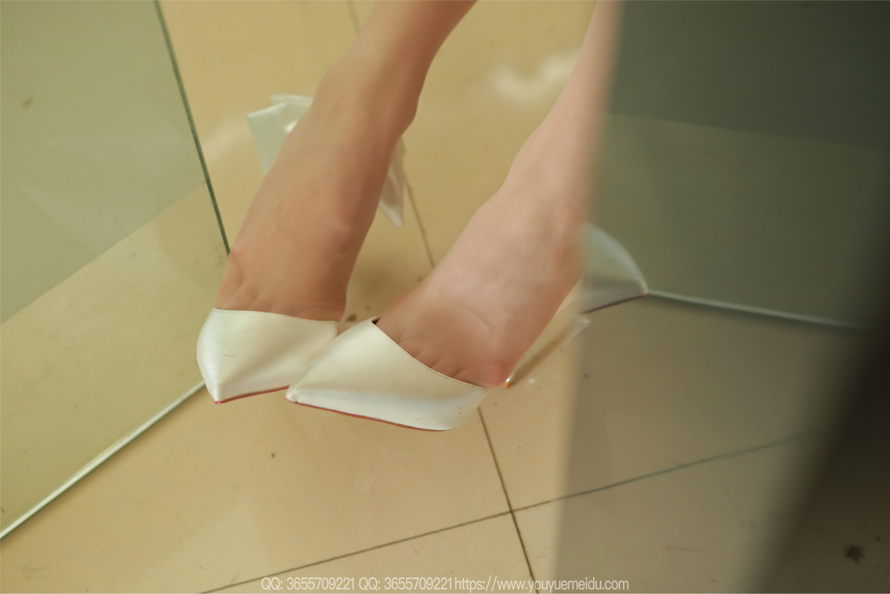 IESS异思趣向  2025.03.10 丝享家 1997 兔兔《高开衩包臀裙》